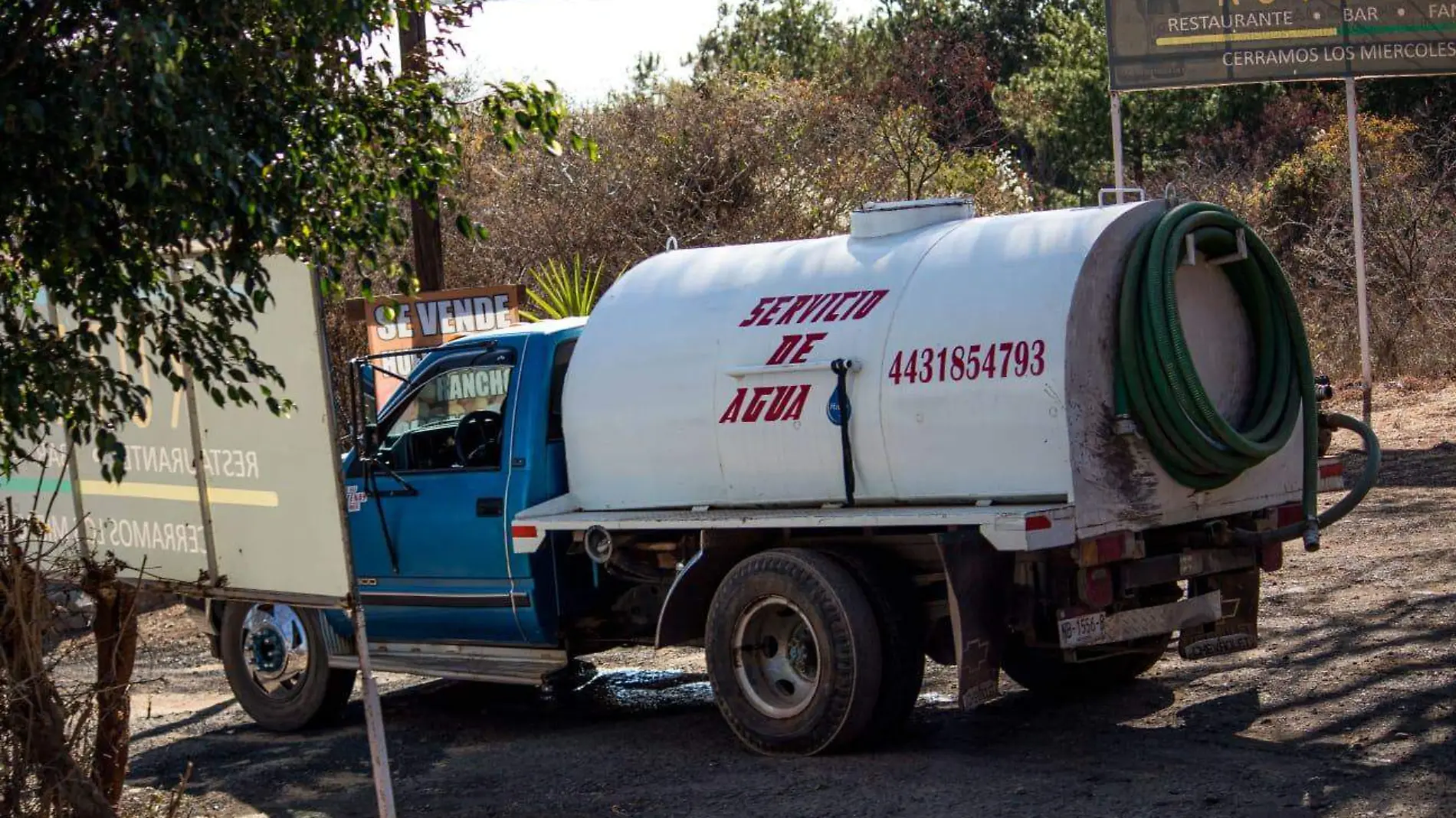 Pipa de agua cerca del Lago de Pátzcuaro